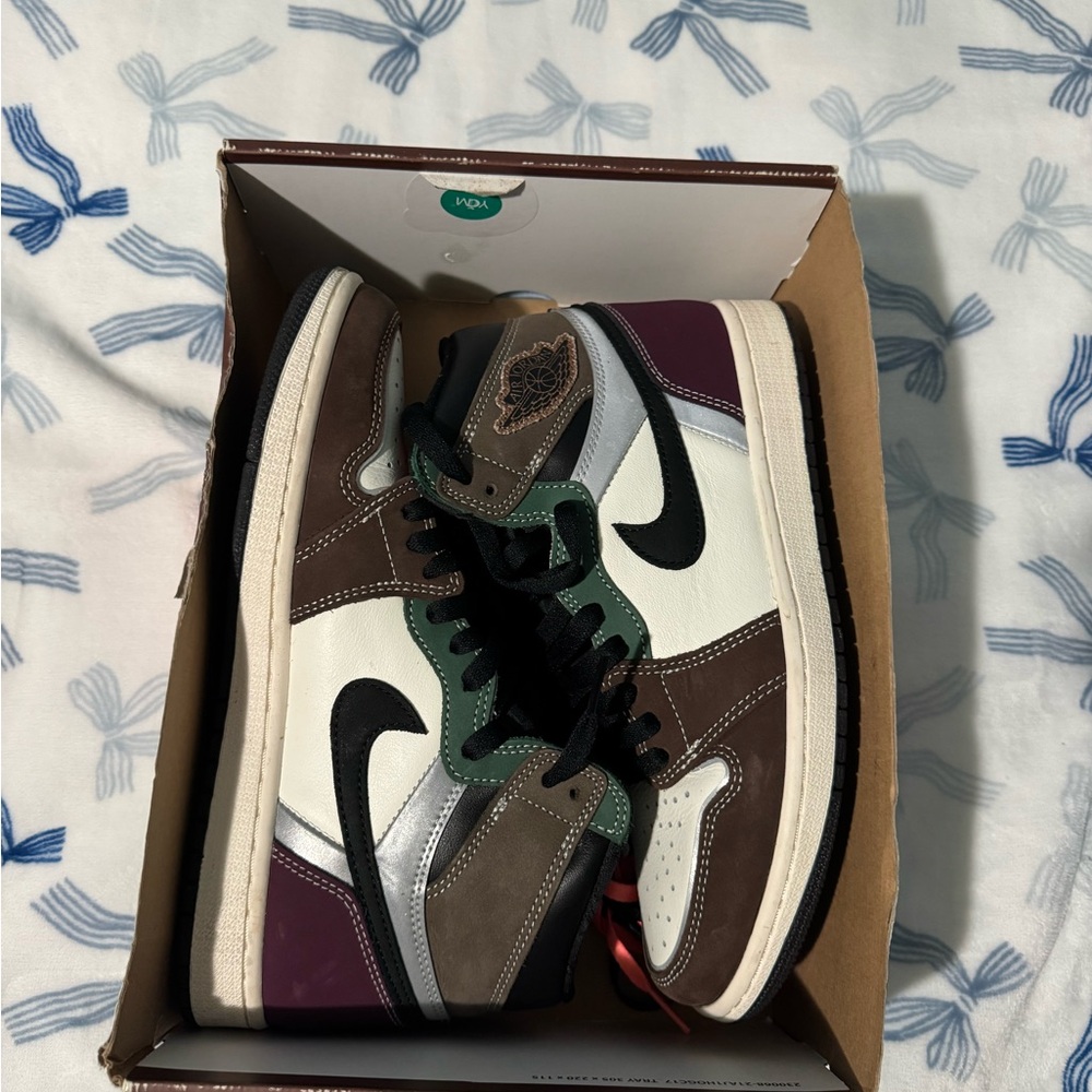 Nike Men's Brown, Green, and White Sneakers